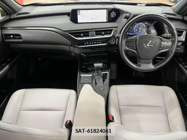 Lexus UX 2019-03 7328133-2