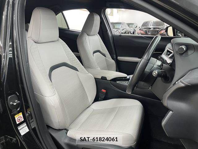 Lexus UX 2019-03 7328133-6