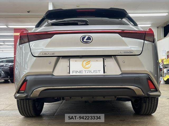Lexus UX 2021-04 7328131-17