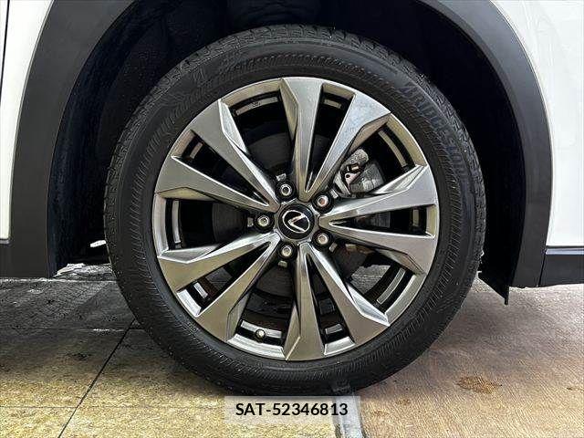 Lexus UX 2019-11 7358585-13