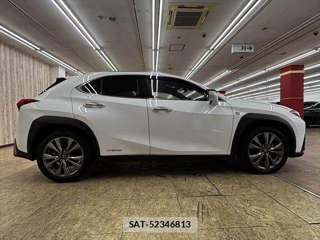 Lexus UX 2019-11 7358585-16