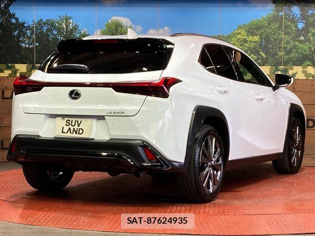 Lexus UX 2023-10 7358584-16
