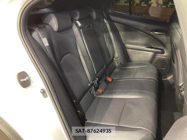 Lexus UX 2023-10 7358584-8