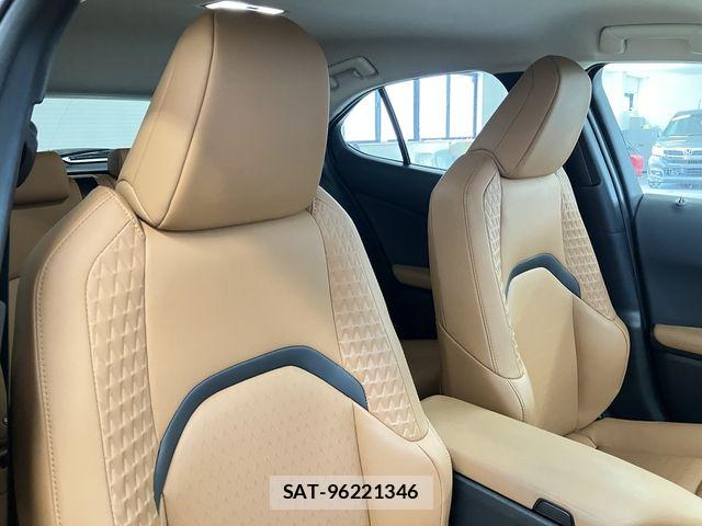 Lexus UX 2021-11 7392714-16