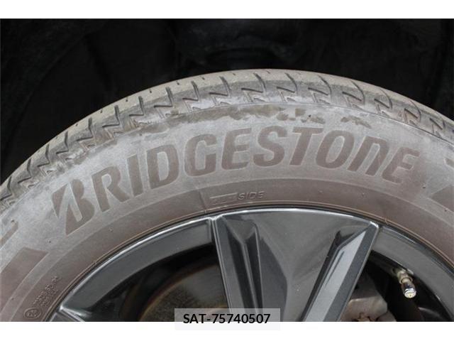 Lexus UX 2023-09 7392720-21