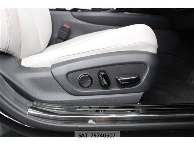 Lexus UX 2023-09 7392720-28