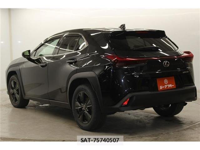 Lexus UX 2023-09 7392720-7