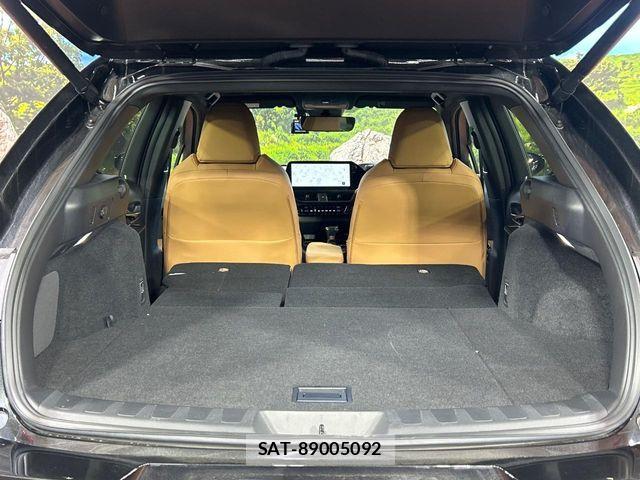 Lexus UX 2023-04 7392715-9