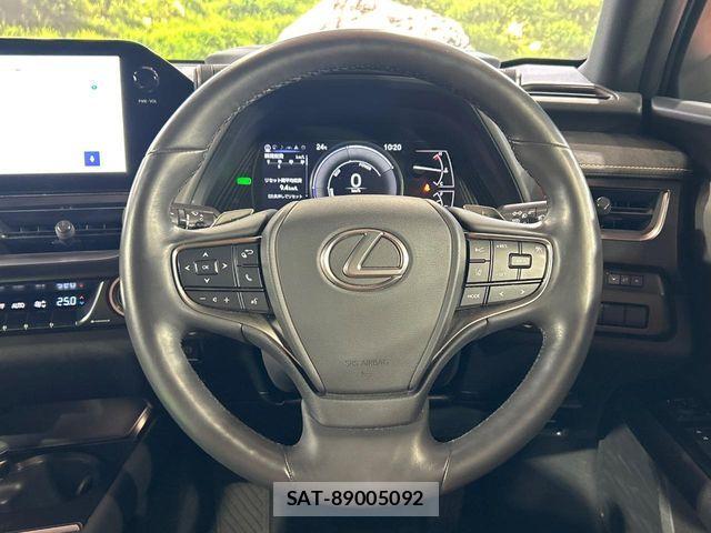 Lexus UX 2023-04 7392715-10