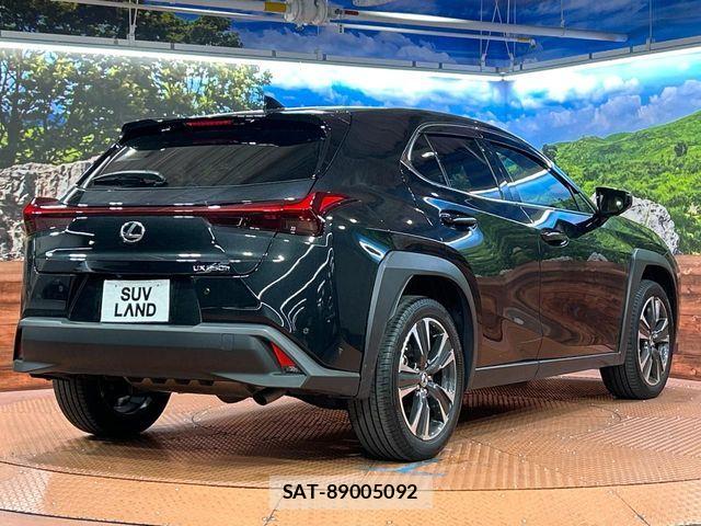 Lexus UX 2023-04 7392715-16
