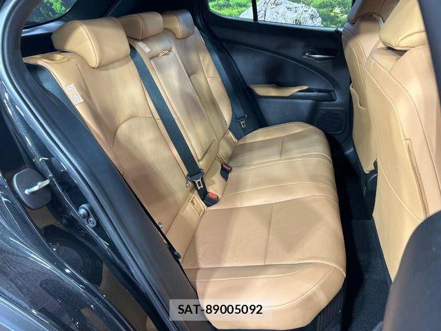 Lexus UX 2023-04 7392715-8