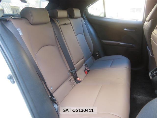 Lexus UX 2023-07 7455490-10