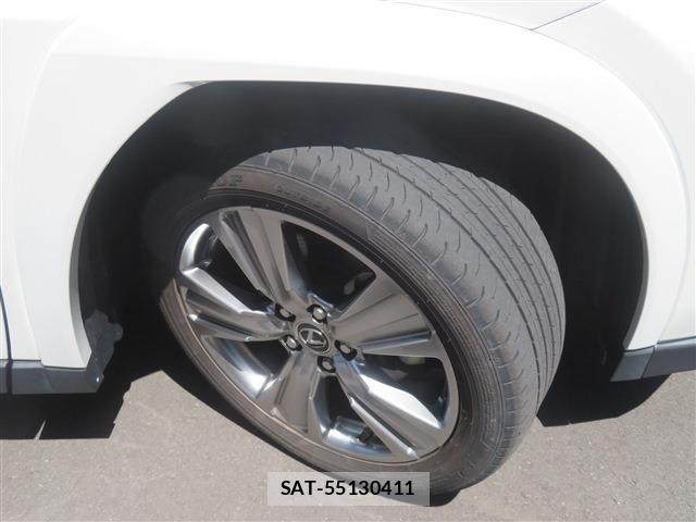 Lexus UX 2023-07 7455490-6