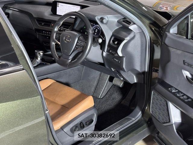 Lexus UX 2021-04 7455493-3