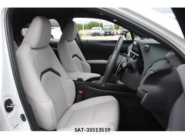 Lexus UX 2023-07 7501348-21