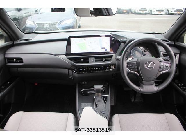 Lexus UX 2023-07 7501348-23