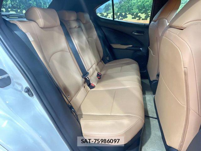 Lexus UX 2023-07 7501341-9