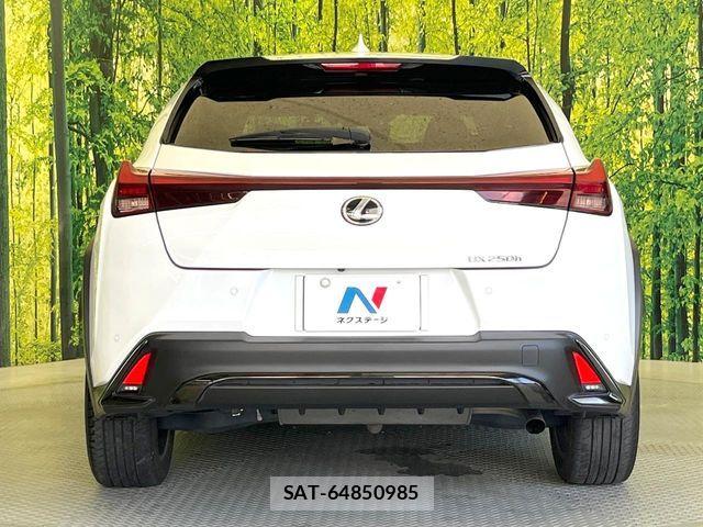 Lexus UX 2023-07 7501344-14