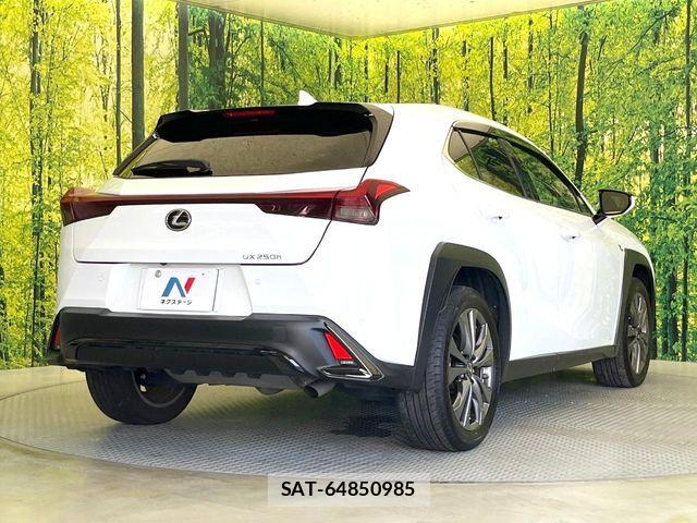 Lexus UX 2023-07 7501344-16