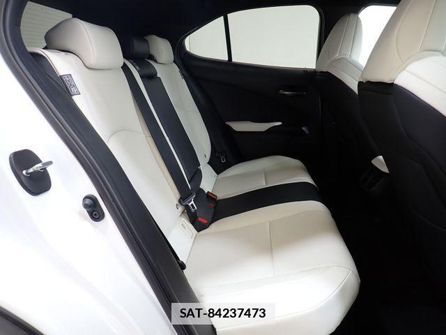 Lexus UX 2023-02 7501342-23