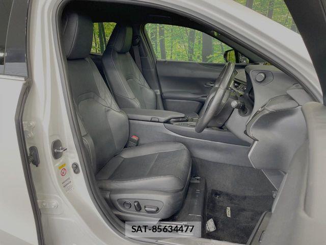 Lexus UX 2019-07 7562376-7