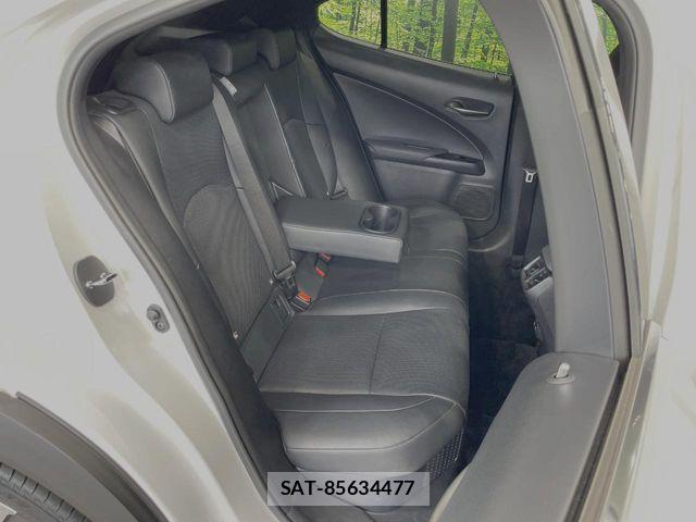 Lexus UX 2019-07 7562376-8