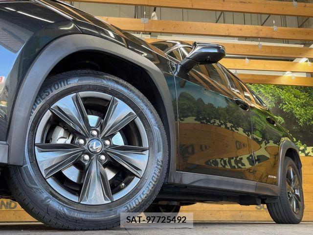 Lexus UX 2020-01 7562377-12