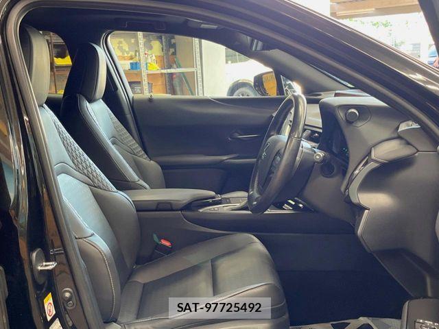 Lexus UX 2020-01 7562377-7