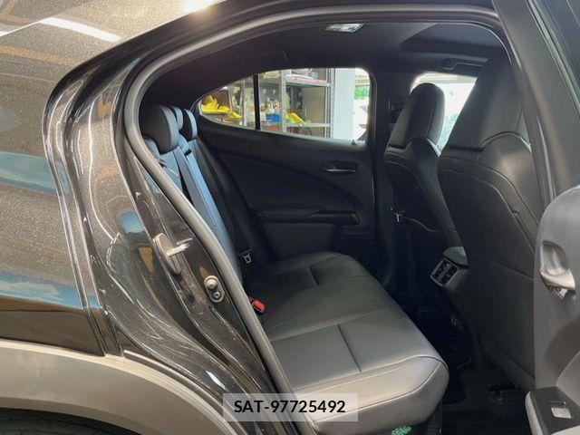 Lexus UX 2020-01 7562377-8