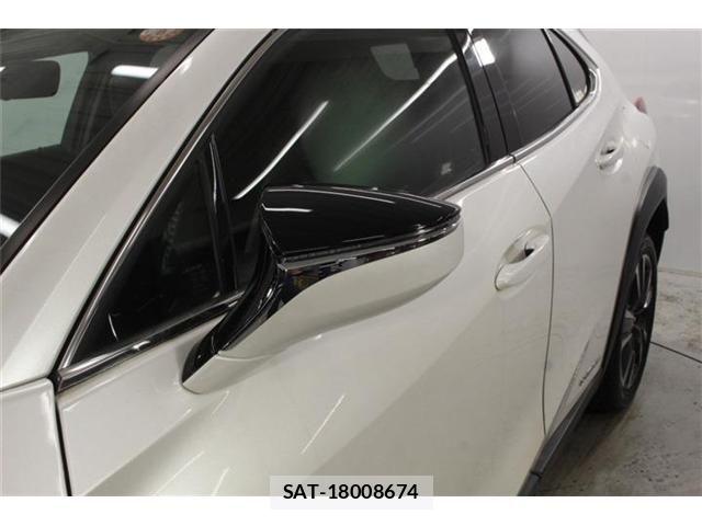 Lexus UX 2019-09 7617767-16