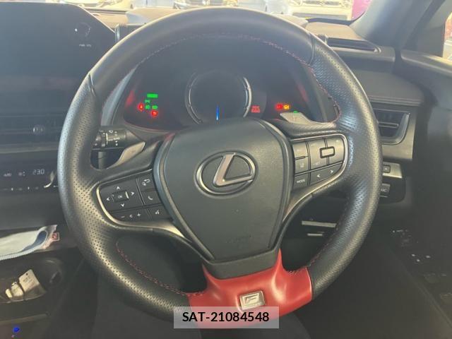 Lexus UX 2023-07 7617762-17