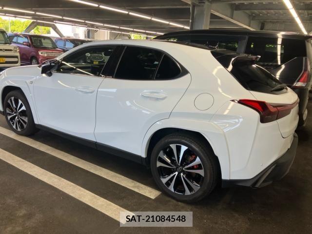 Lexus UX 2023-07 7617762-3