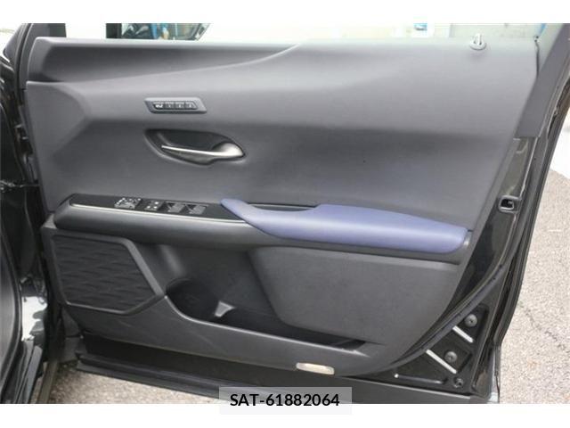 Lexus UX 2021-07 7617765-19