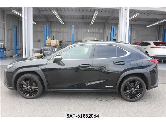 Lexus UX 2021-07 7617765-4