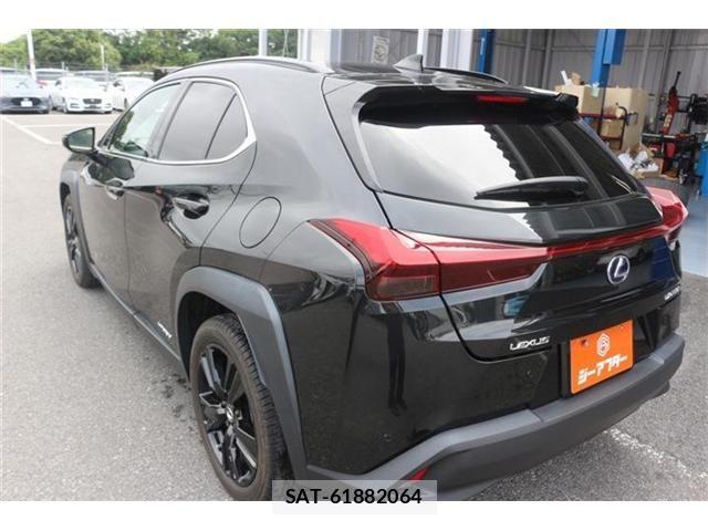 Lexus UX 2021-07 7617765-5