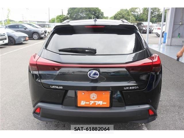 Lexus UX 2021-07 7617765-6