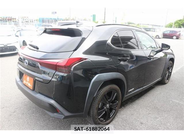 Lexus UX 2021-07 7617765-7