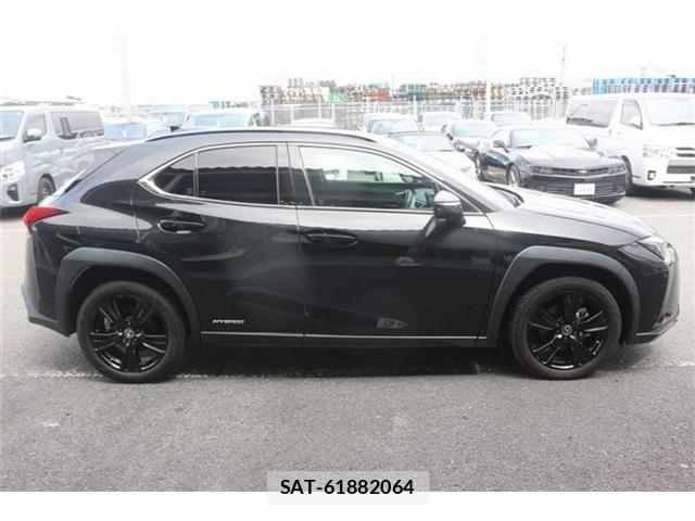 Lexus UX 2021-07 7617765-8