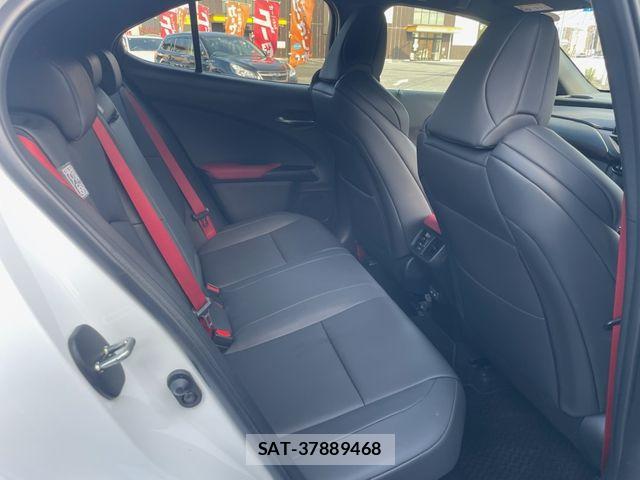 Lexus UX 2023-07 7617760-12