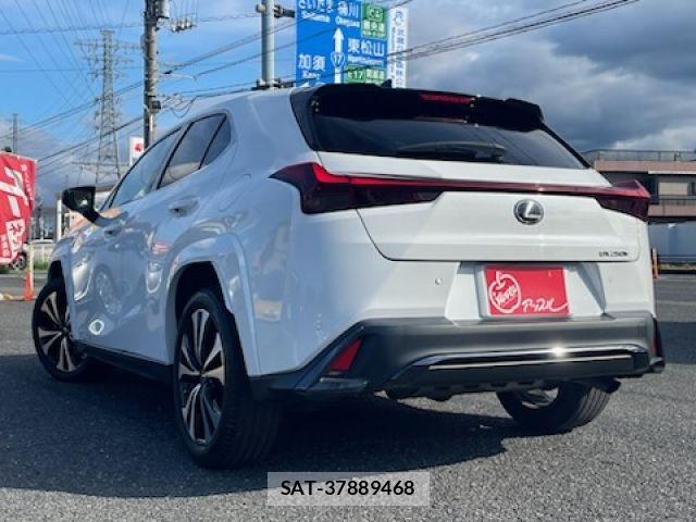 Lexus UX 2023-07 7617760-2
