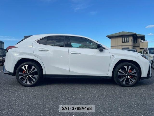 Lexus UX 2023-07 7617760-7