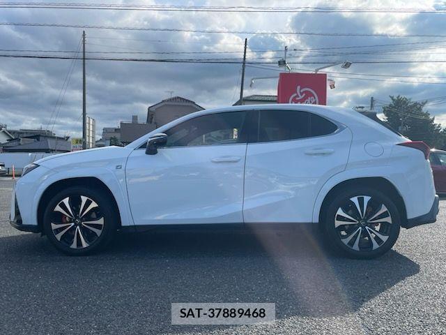 Lexus UX 2023-07 7617760-8