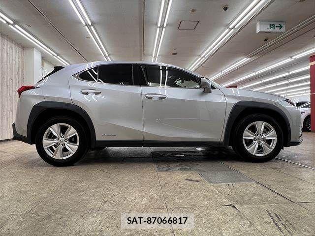 Lexus UX 2019-09 7617769-16