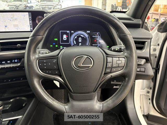 Lexus UX 2019-03 7617768-9
