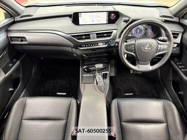Lexus UX 2019-03 7617768-2