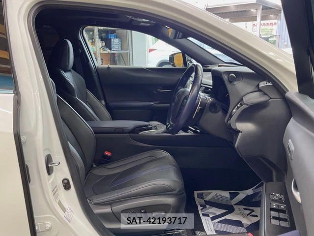 Lexus UX 2021-10 7617764-9
