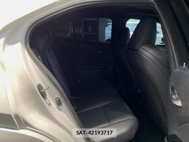 Lexus UX 2021-10 7617764-10