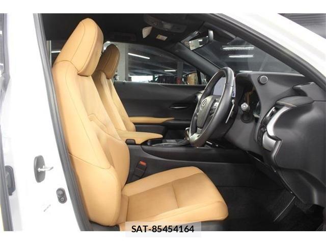 Lexus UX 2023-05 7725227-28