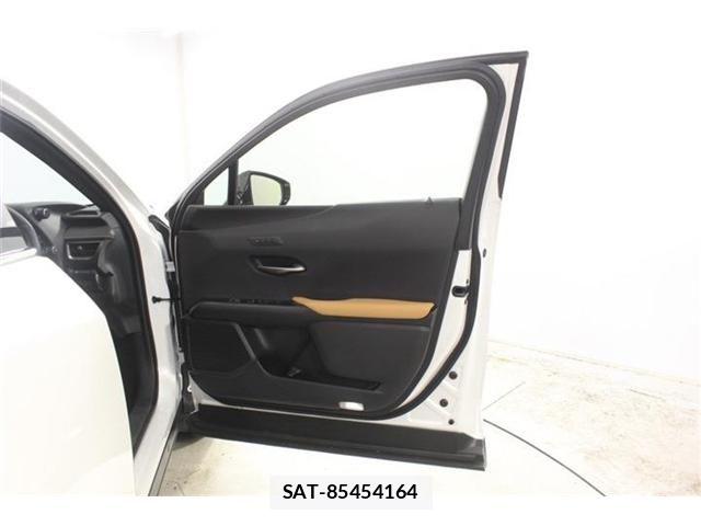 Lexus UX 2023-05 7725227-29
