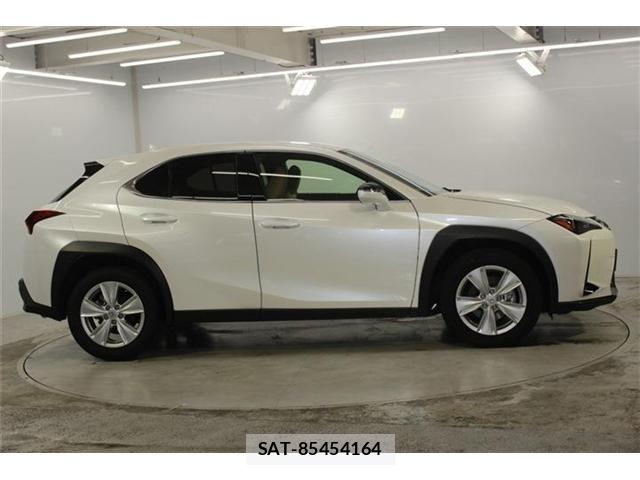 Lexus UX 2023-05 7725227-3